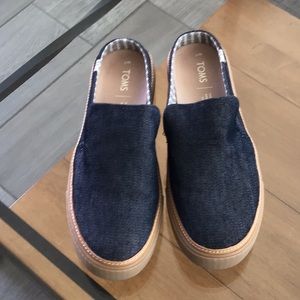 Slip on sneakers